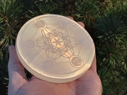 Selenitový podtácek MERKABA 10 cm