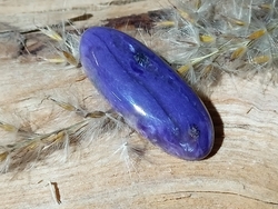 Čaroit kabošon - top kvalita  2,84 g