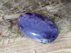 Čaroit kabošon - top kvalita  5,33 g