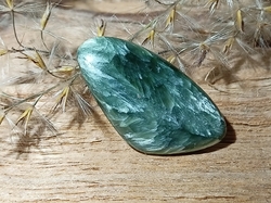 SERAFINIT kabošon 2,05 g KŘÍDLO