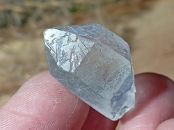 Dumortierit v křišťálu, oboustranná špice 6,28 g 