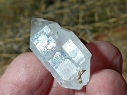 Dumortierit v křišťálu špice 6,76 g Brazílie