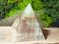 Onyx pyramida 8 cm - SPOJENÍ SE ZEMÍ