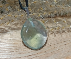 Fluorit hlazený 7,1 g přívěsek 