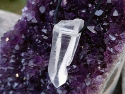 Lemurský křišťál s dírkou - přívěsek 3,6 cm - LEMURSKÝ MISTR