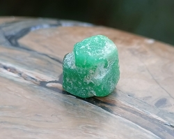 Smaragd surový Pákistán 1,33 g