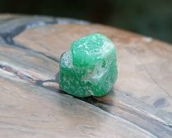 Smaragd surový Pákistán 1,33 g