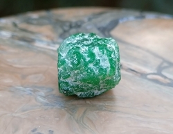Smaragd surový Pákistán 2,36 g