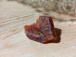 KYANIT oranžový surový 5,55 g - Tanzánie  