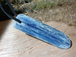 Kyanit modrý s dírkou - přívěsek 5,4 cm
