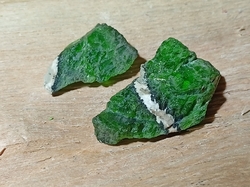 Chromdiopsid krystaly surové 13,2 g SET 2 KS