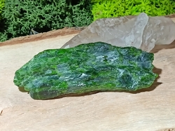 Chromdiopsid krystal surový 35,7 g - KŘÍDLO