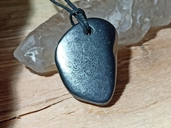 Šungit leštěný přívěsek 7,6 g 