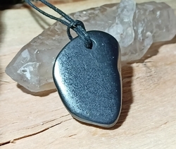 Šungit leštěný přívěsek 7,6 g 