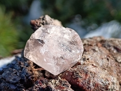 TOPAZ zlatý krystal 7,9 g - VĚŘÍM SI 
