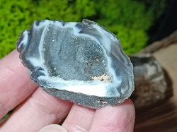 Achát peříčkový  mini geoda 12,9 g 