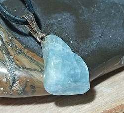 Akvamarín hlazený přívěsek 2 cm - VIZIONÁŘ