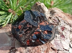 Turmalín skoryl  69,4 g - OCHRÁNCE 