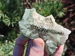 Horský kříšťál s chloritem drúza Mont Blanc - ZELENÝ CHRÁM 