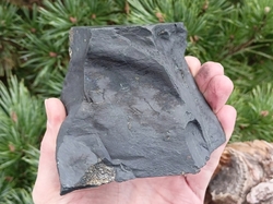  Šungit surový s pyritem 678 g - OCHRÁNCE 