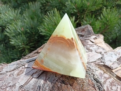 Onyx pyramida 8 cm Pákistán