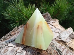 Onyx pyramida 8 cm Pákistán