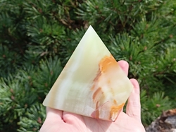 Onyx pyramida 8 cm Pákistán