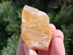 Křišťál/křemen s limonitem surový 61 g - ZLATÝ LÉČITEL