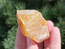 Křišťál/křemen s limonitem surový 61 g - ZLATÝ LÉČITEL