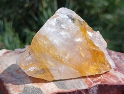 Křišťál surový s limonitem 39 g - ZLATÝ LÉČITEL