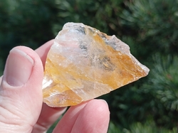Křišťál surový s limonitem 39 g - ZLATÝ LÉČITEL