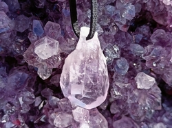 Ametystová špice krystal 3 cm přívěsek - PRŮVODCE