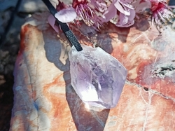 Ametystová špice krystal 3 cm přívěsek - PRŮVODCE