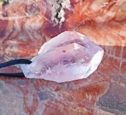 Ametystová špice krystal 3 cm přívěsek - PRŮVODCE