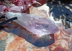 Ametystová špice krystal 4,5 cm přívěsek - PRŮVODCE