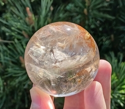 Křišťál s hematitem koule 195 g - PROPOJENÍ S JINÝMI SVĚTY