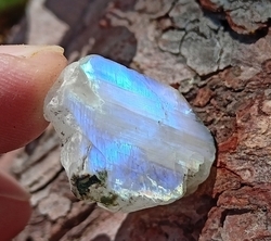Měsíční kámen plátek extra kvalita s barevnými odlesky 4,44 g