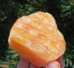 Kalcit oranžový surový 330 g - RADOST
