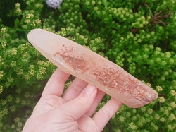 Křišťál s hematitem krystal 286 g - MOUDRÝ PRŮVODCE