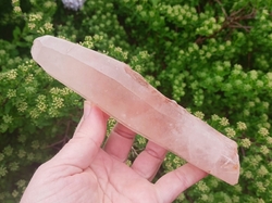 Křišťál s hematitem krystal 286 g - MOUDRÝ PRŮVODCE