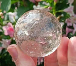 Křišťál s limonitem koule 196 g - SPOJENÍ S DUŠÍ