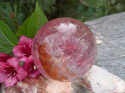 Křišťál s limonitem koule 196 g - SPOJENÍ S DUŠÍ