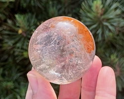 Křišťál s limonitem koule 196 g - SPOJENÍ S DUŠÍ