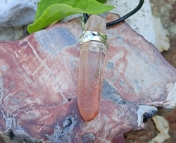 Přívěsek - křišťál s hematitem tangerine - MOUDROST