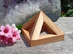  Pyramida mini dřevěná cestovní 7,8 cm z jasanu 