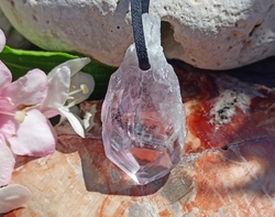 Ametystová špice krystal 3,6 cm přívěsek - PRŮVODCE