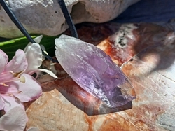 Ametystová špice krystal 3,5 cm přívěsek - PRŮVODCE