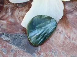 SERAFINIT kabošon 0,83 g -  KŘÍDLO