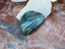 SERAFINIT kabošon 0,83 g -  KŘÍDLO