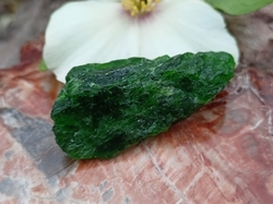 Chromdiopsid krystal surový 10,86 g 